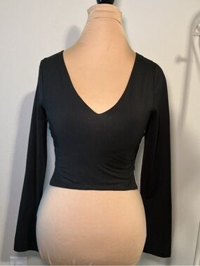 Superdown Black V-Neck Long Sleeve Crop Top - Women's